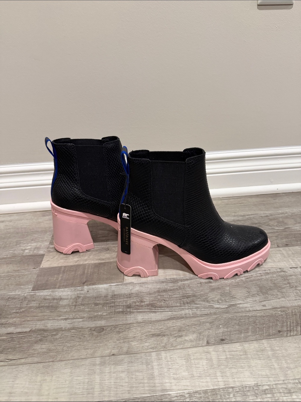 Sorel Boots with pink heel